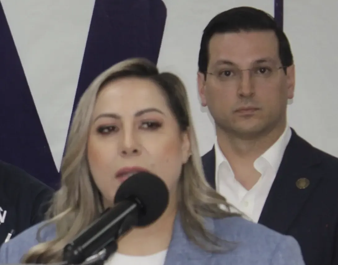 La dirigente estatal del PAN denuncia irregularidades en la gestión de Morena en la entidad.