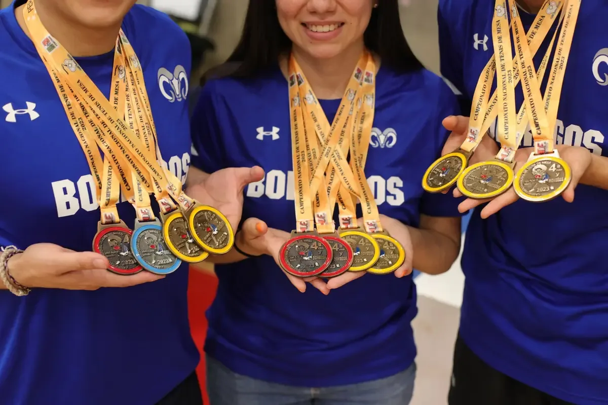 La ceremonia resaltó la importancia del deporte y el apoyo a los atletas locales.