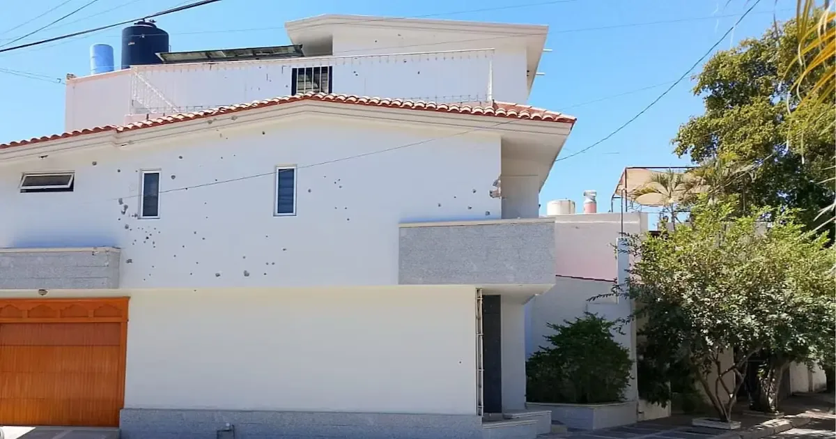 Una vivienda deshabitada fue atacada por sujetos armados, generando alarma en la colonia Las Quintas de Culiacán.