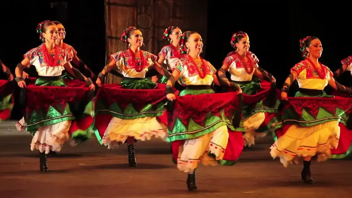 La actuación destacó la riqueza cultural de México a través de danzas y tradiciones.