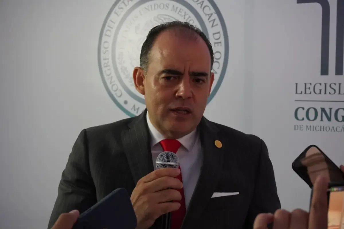 El presidente del Congreso de Michoacán establece límites a la libertad de expresión musical.