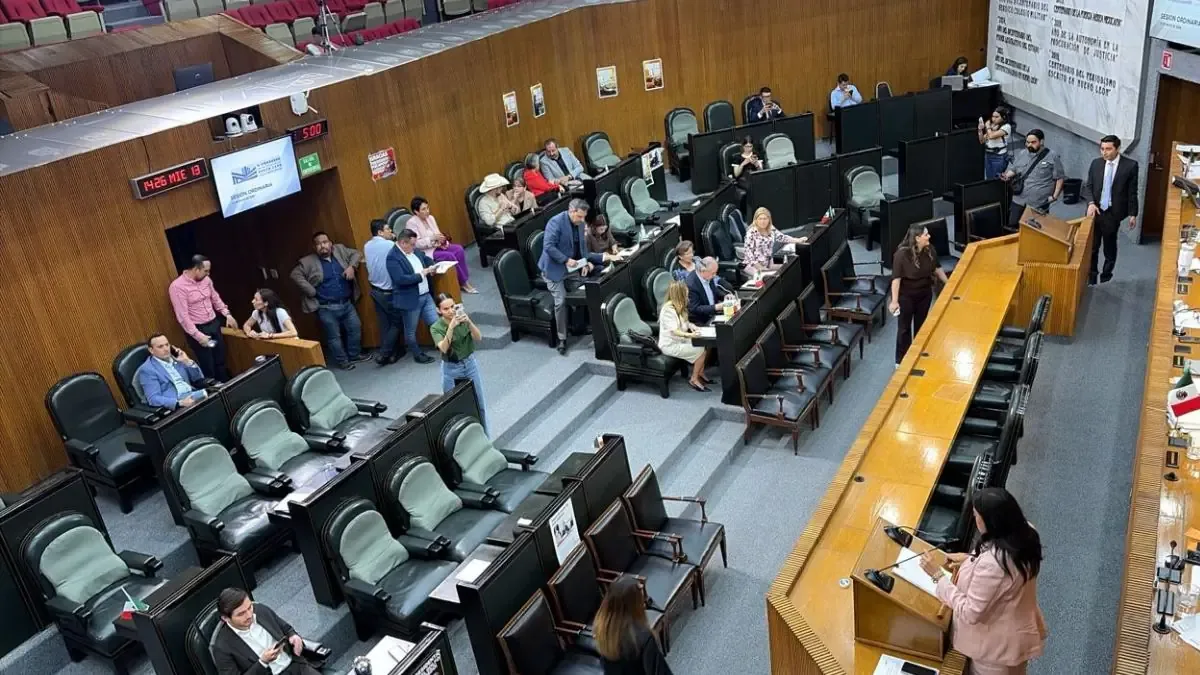 La Comisión Anticorrupción busca iniciar procesos contra el gobernador, pero algunos líderes legislativos ven esto como un show mediático.