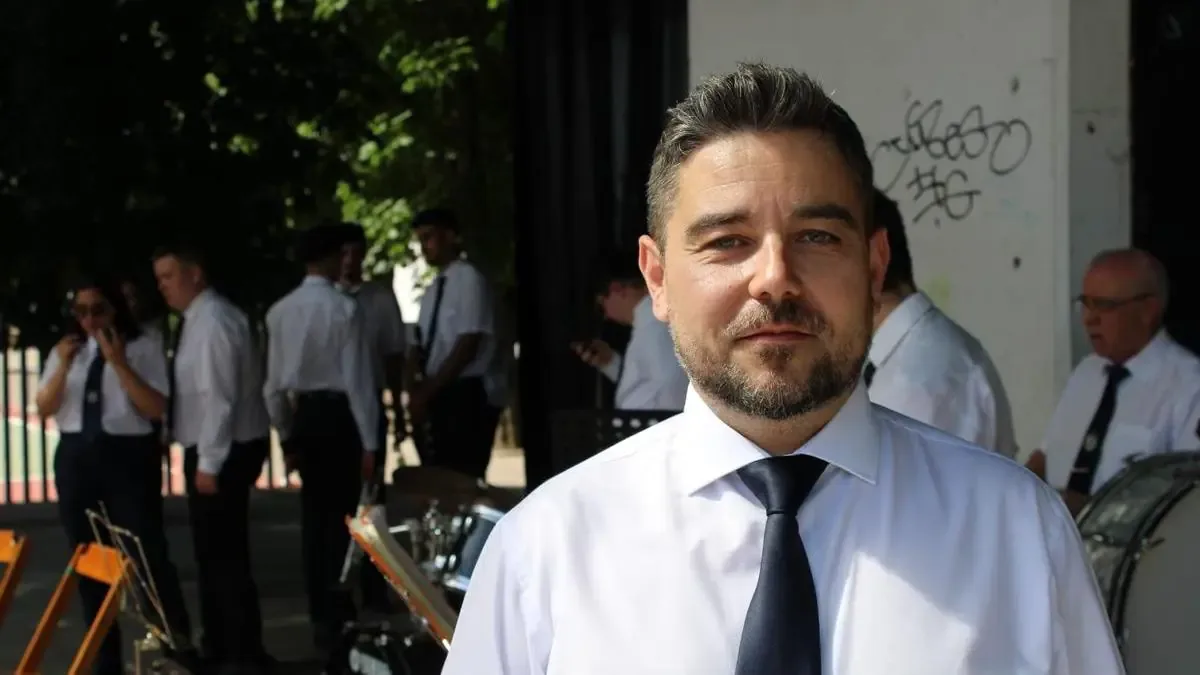 Con 42 músicos, la banda se enfoca en la formación de nuevos talentos musicales.