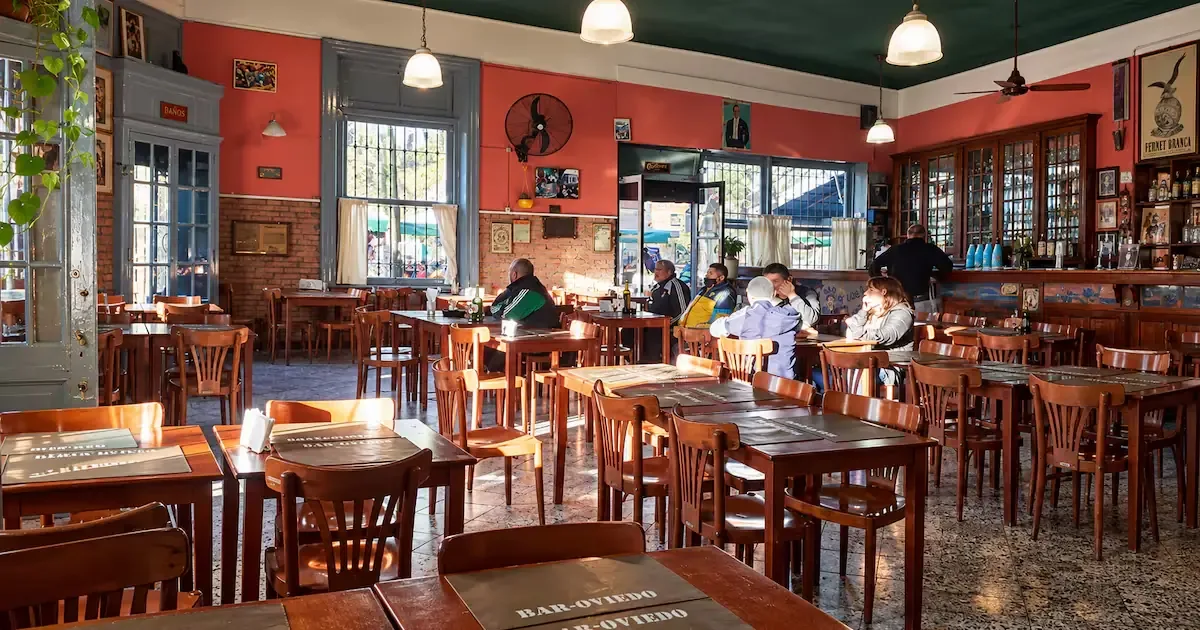 La trayectoria del Bar Oviedo refleja la identidad rural y cultural de Mataderos.