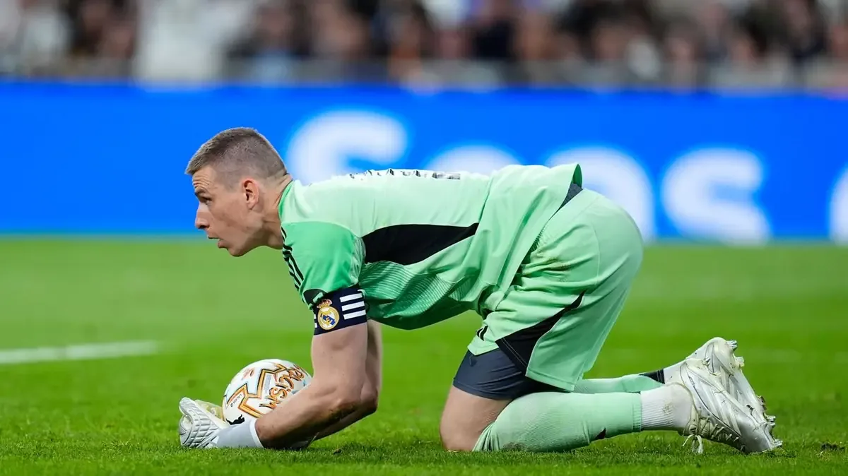 Barcelona y Real Madrid se preparan para un nuevo Clásico que marcará la temporada de ambos equipos.