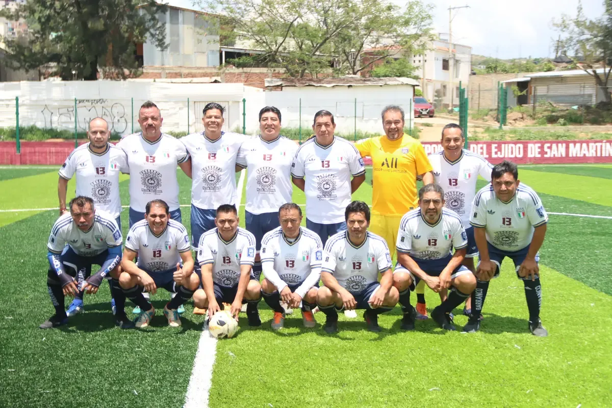 Mezcal Barranco asegura vital triunfo en la Liga de Futbol Leyendas, acercándose a su objetivo de postemporada.