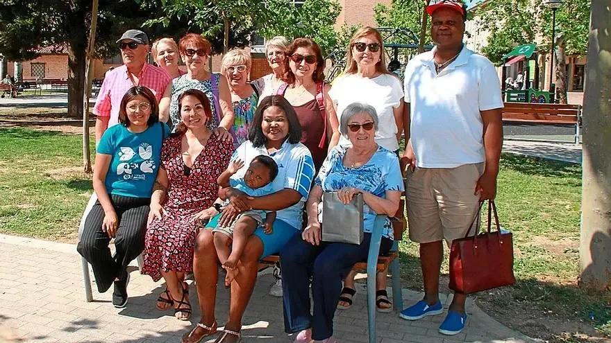 Un espacio que refleja la diversidad y unidad de sus habitantes, celebrando su rica historia y futuro.