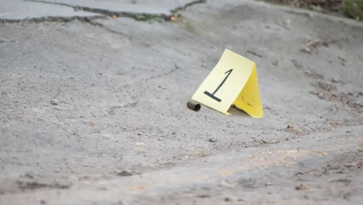 Un niño de dos años falleció tras ser herido en una emboscada mientras su padre era atacado a balazos.