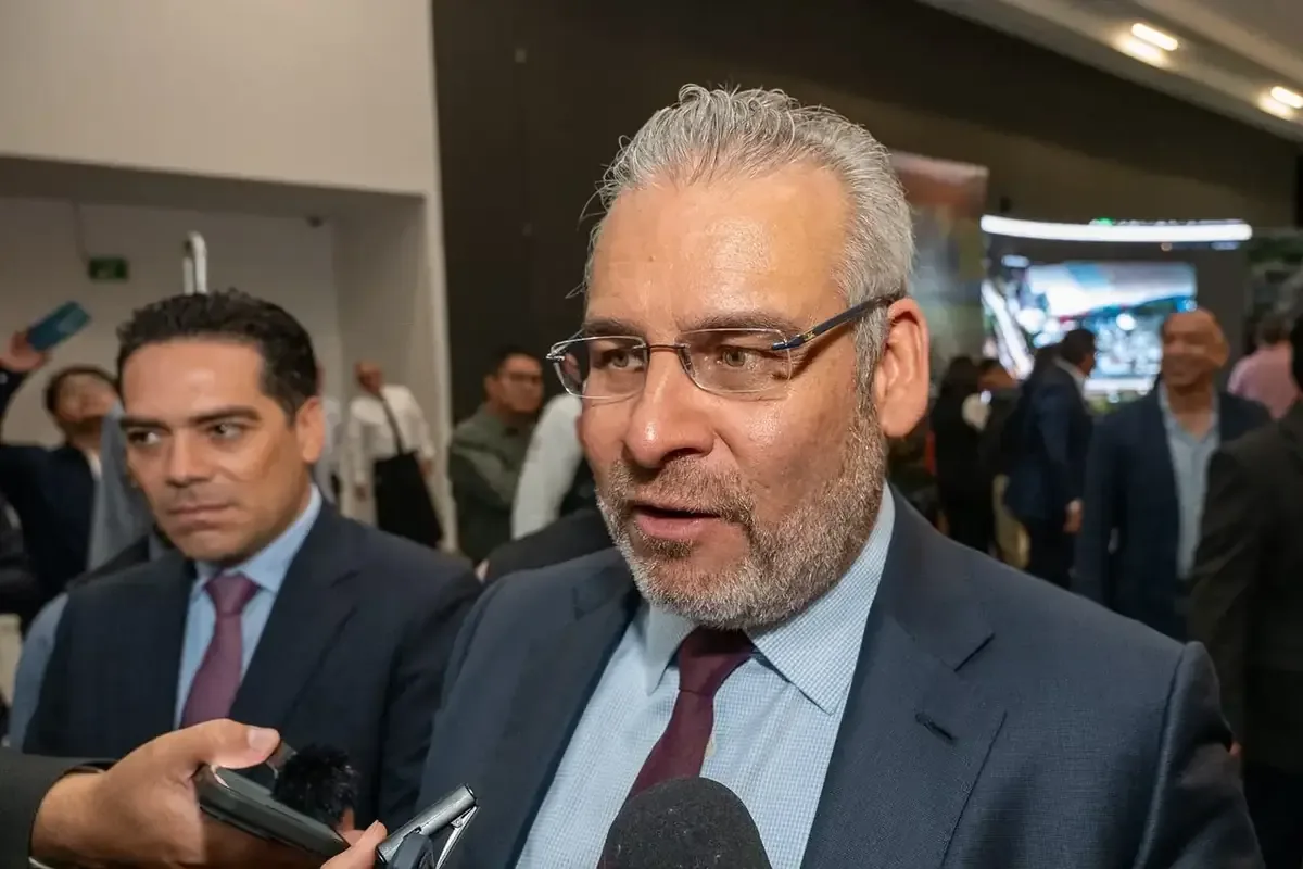 El gobernador destaca la trayectoria de Torres Piña y garantiza estabilidad en la fiscalía de Michoacán.