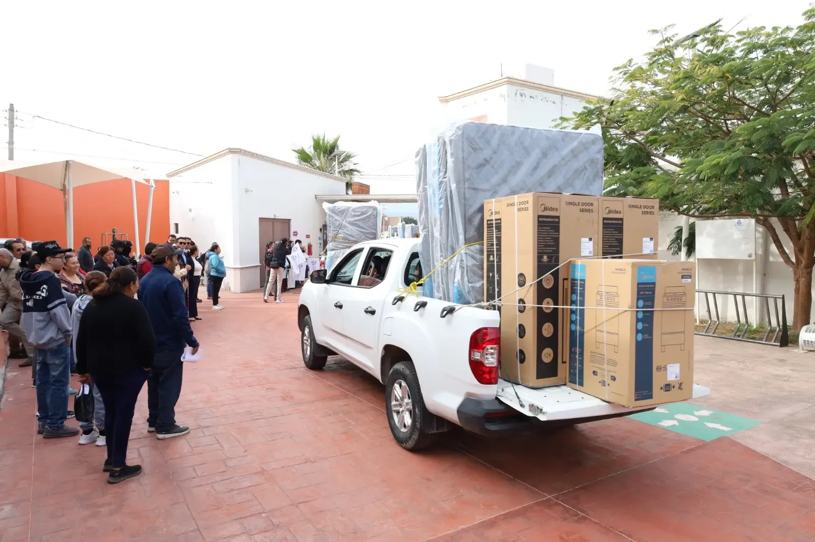 Beneficiarios reciben apoyo esencial tras las inundaciones en Guanajuato.