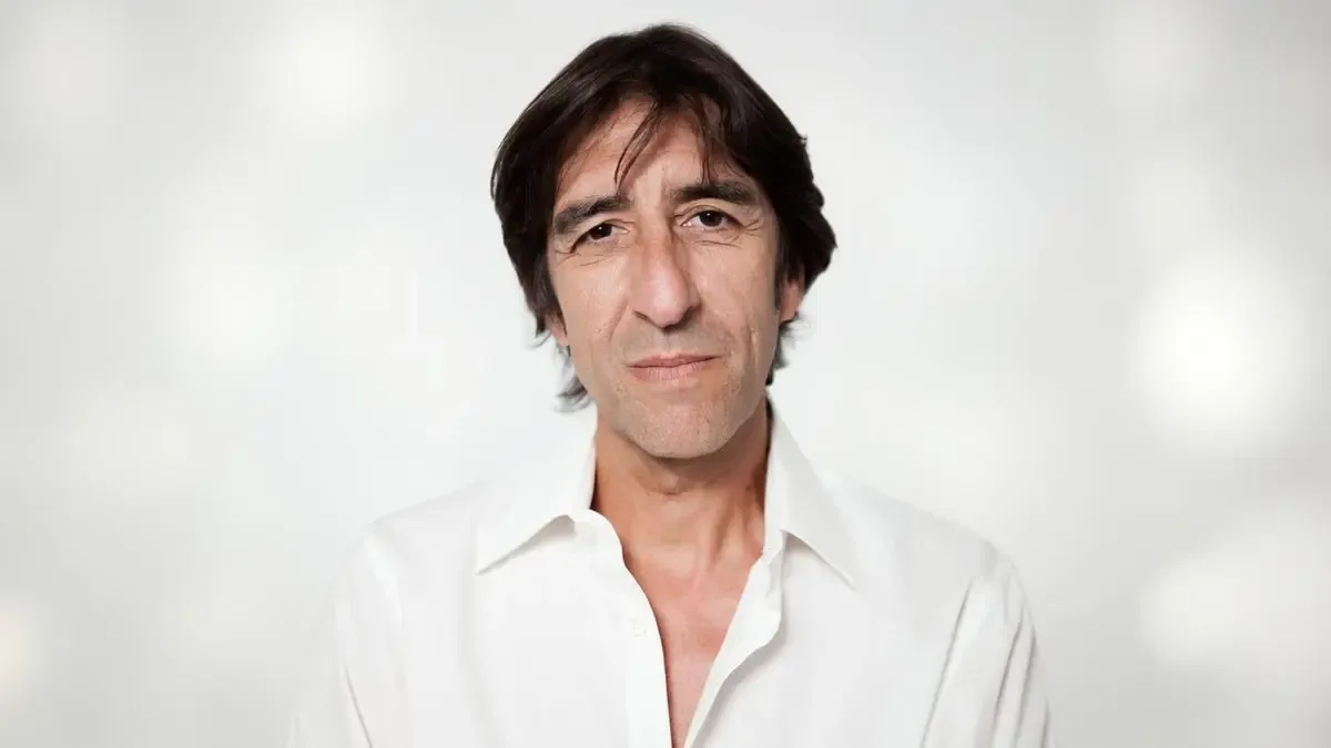 El escritor y poeta comparte su experiencia y reflexiones sobre el azar y la creación.