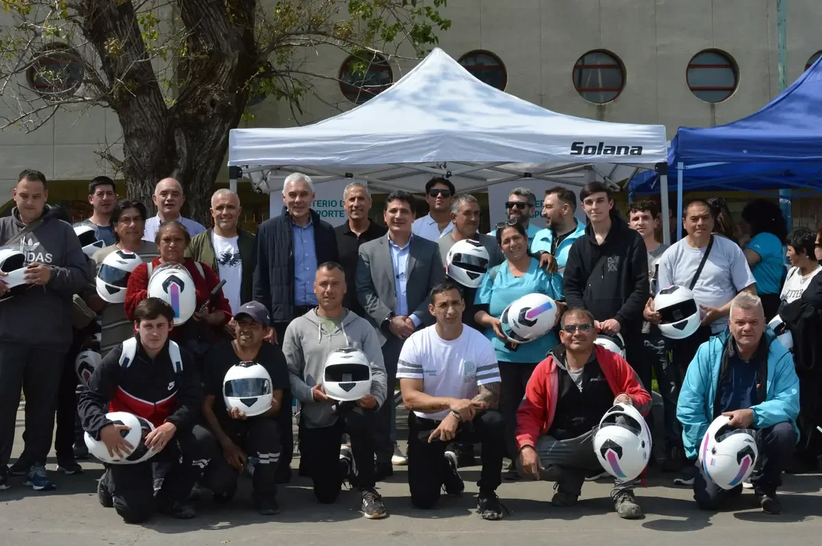 La iniciativa busca reducir el riesgo de lesiones graves en motociclistas al fomentar el uso de cascos homologados.