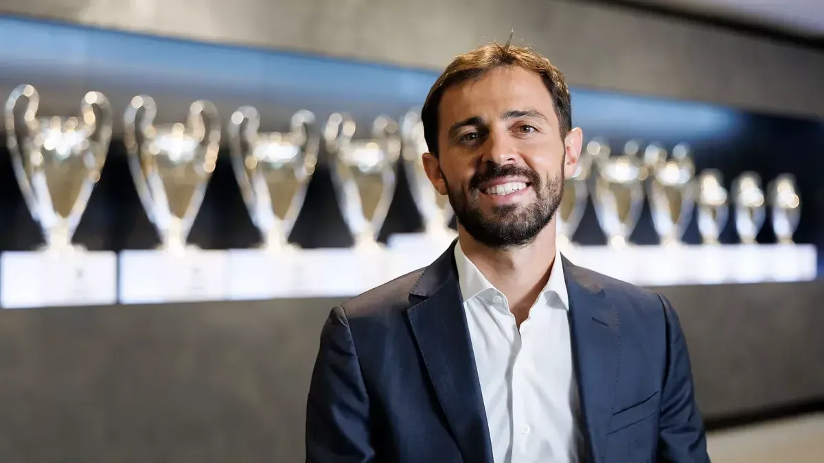 El nuevo centrocampista del Real Madrid, Bernardo Silva, destaca su emoción al unirse al club y su deseo de ganar trofeos.
