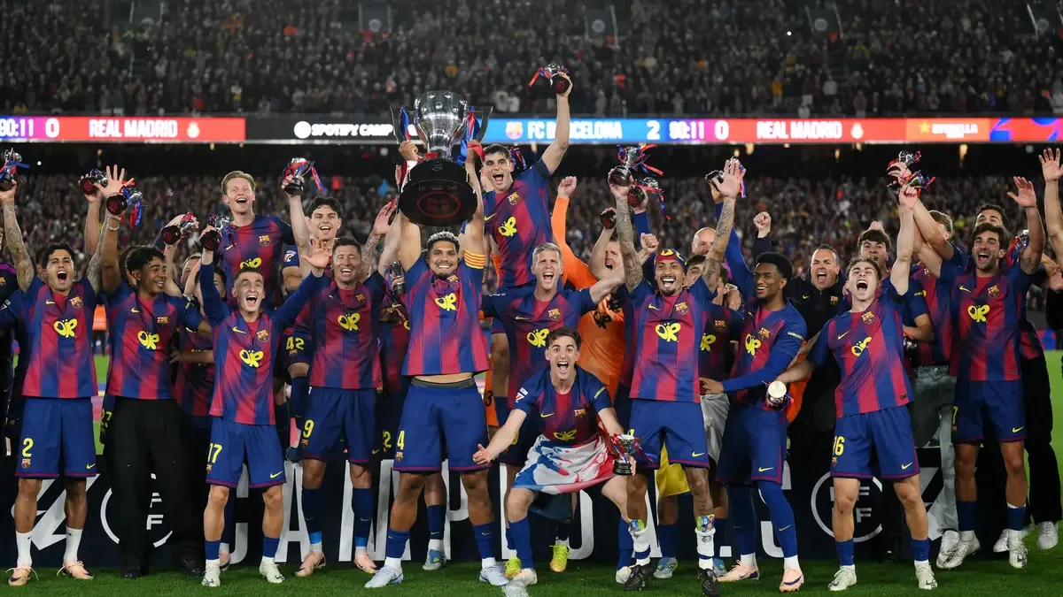 El centrocampista catalán busca oportunidades de juego en un nuevo club europeo.
