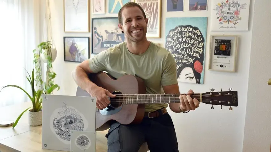 Markel Gómez presenta su primer disco, un reflejo de emociones y experiencias de vida en la Casa de Cultura de Villava.