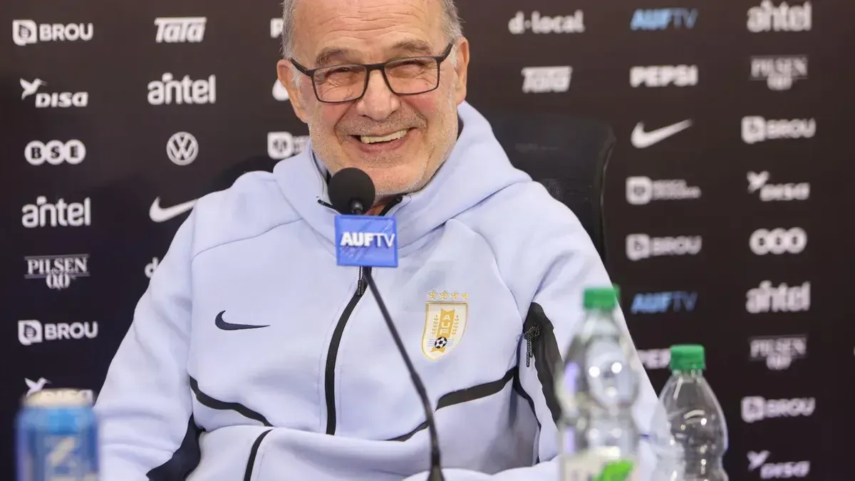 La selección uruguaya inicia su preparación con expectativas y sorpresas.