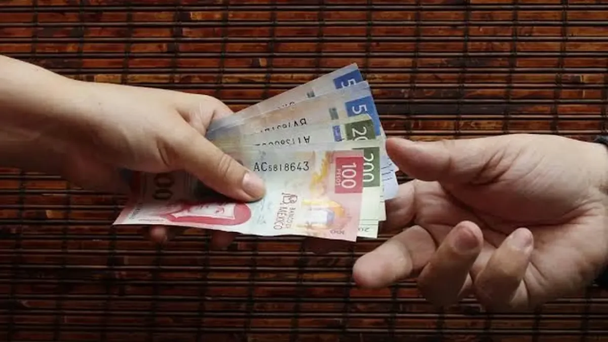 El programa busca reducir la deserción escolar en el nivel superior con una beca bimestral.
