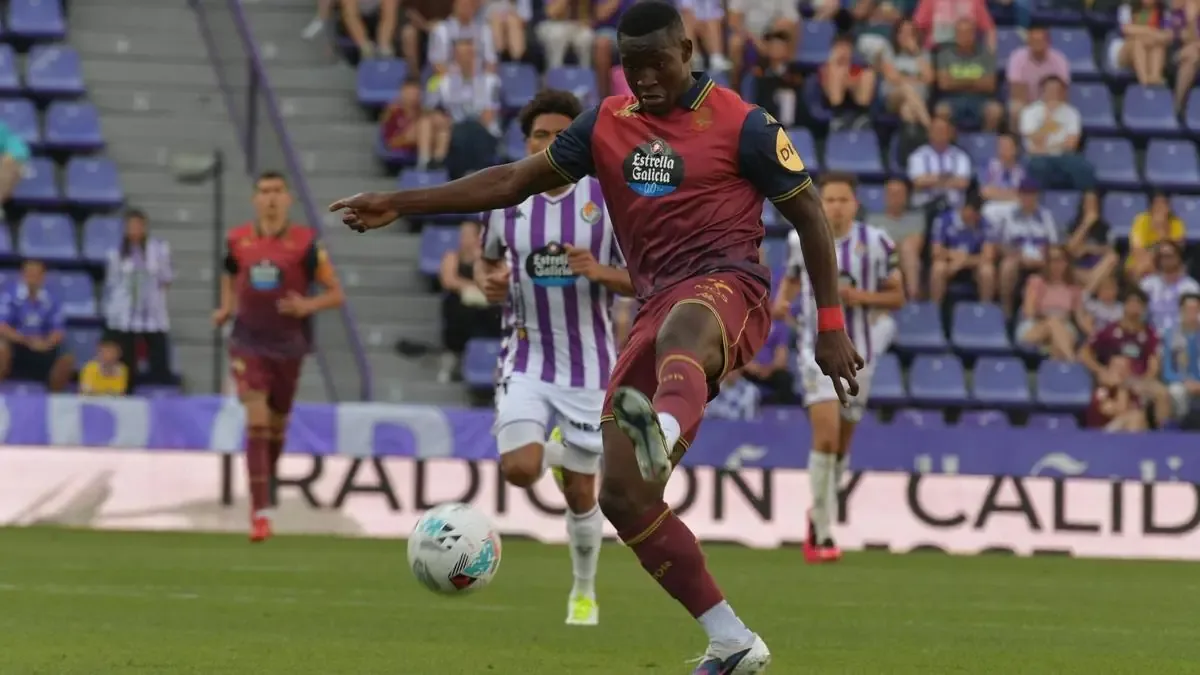 El delantero camerunés se asegura su futuro en el club hasta 2030, consolidándose como una promesa en el fútbol español.