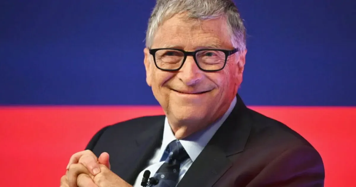 El fundador de Microsoft señala la necesidad de regular la IA para prevenir la desigualdad creciente en el mercado laboral.