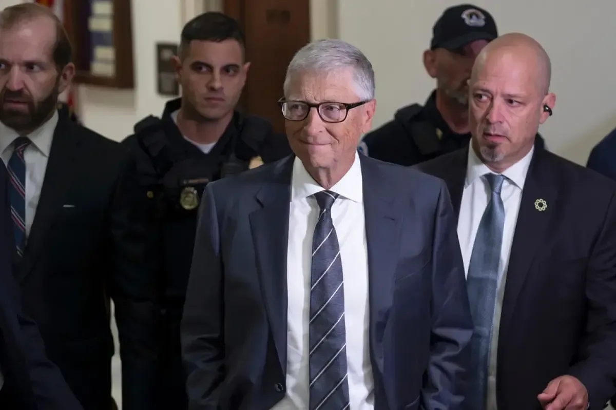 El cofundador de Microsoft es interrogado sobre sus conexiones con el financista condenado.