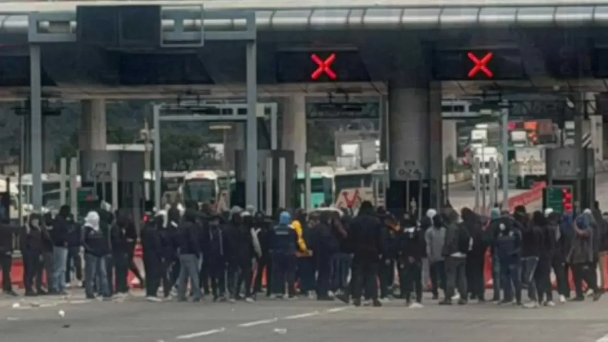 La autopista se encuentra cerrada por segundo día, afectando el tránsito hacia la CDMX y Morelos.