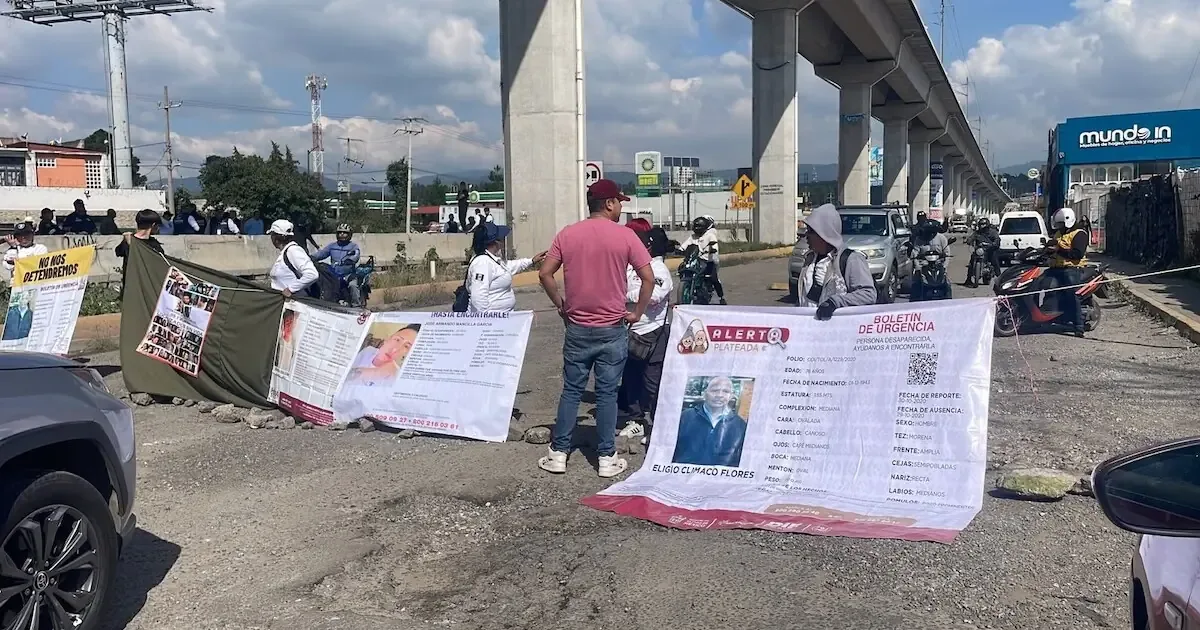 El bloqueo en la carretera México-Toluca afecta a automovilistas que buscan llegar a la Ciudad de México y Toluca.