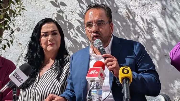 Senador Juan Carlos Loera denuncia las complicaciones por bloqueos que interrumpieron el acceso a una marcha en Chihuahua.