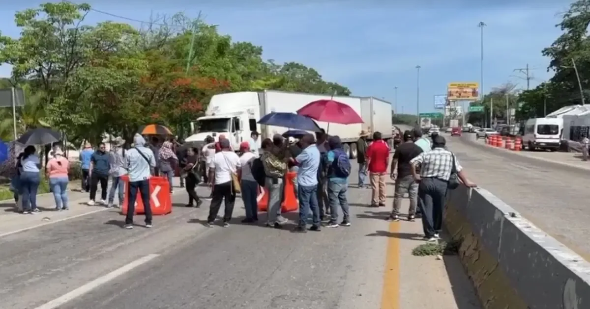 Varias casetas del país reportan manifestaciones que permiten el paso libre de vehículos.
