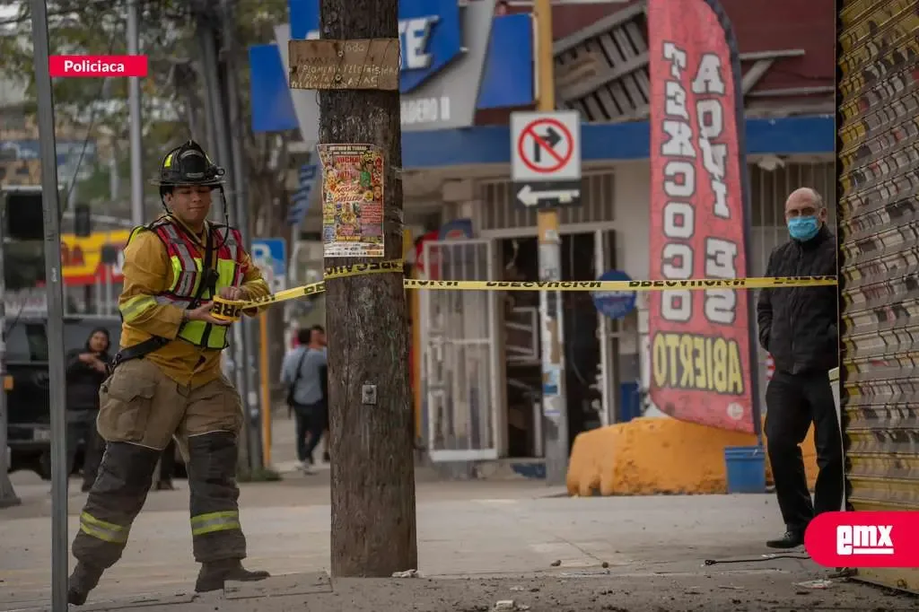 "Bombas y servicios de emergencia responden a explosión en Tijuana."