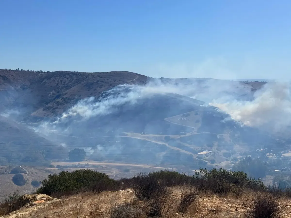 Un incendio en Tijuana ha provocado la movilización del cuerpo de bomberos durante más de un día.