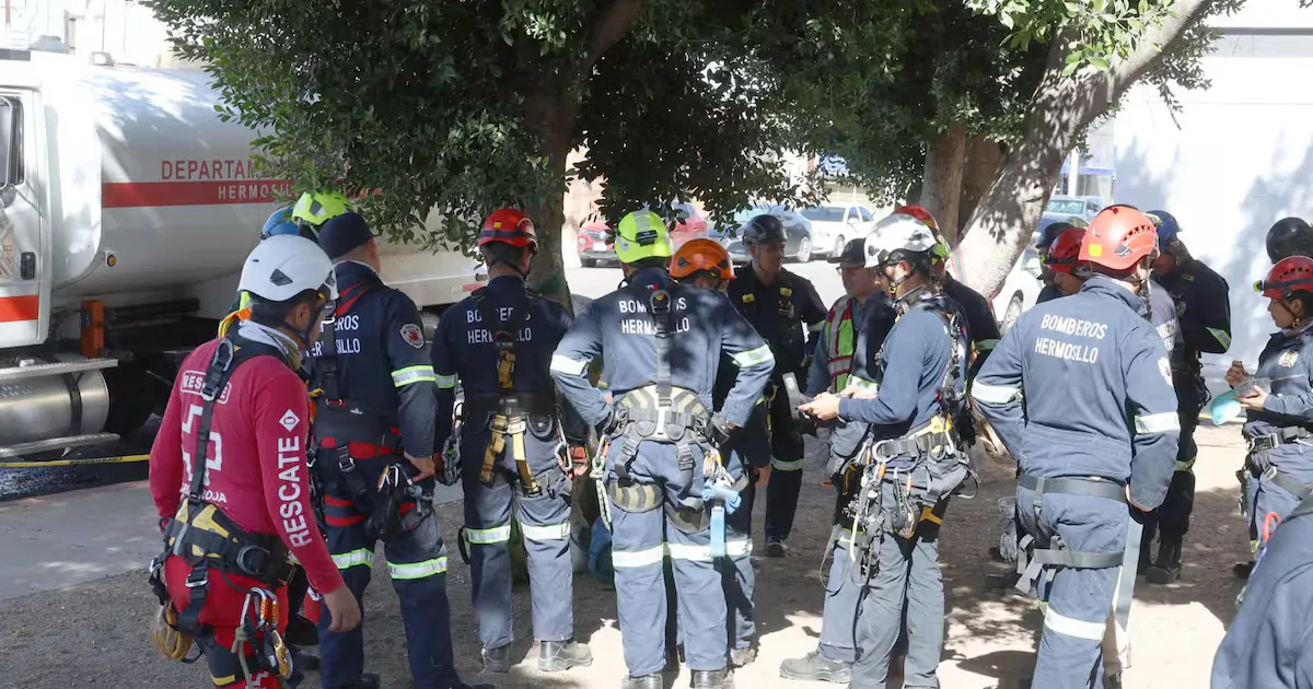 Bomberos de Hermosillo capacitan en rescate especializado en zonas difíciles.