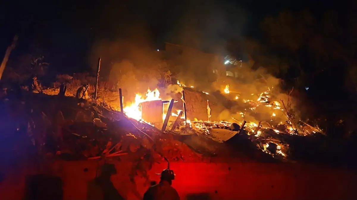 La rápida intervención de los bomberos evitó daños mayores y lesiones graves en Tijuana.