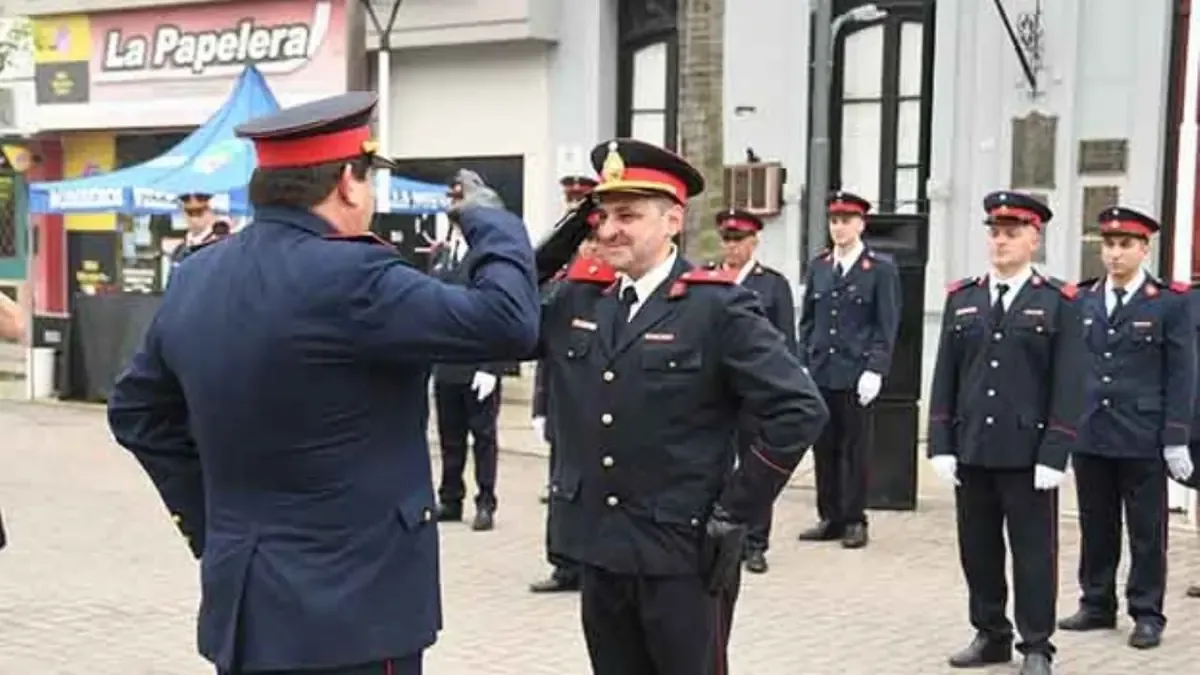 La comunidad reconoce la dedicación de los bomberos en su aniversario y se prepara para la inauguración de un nuevo cuartel.
