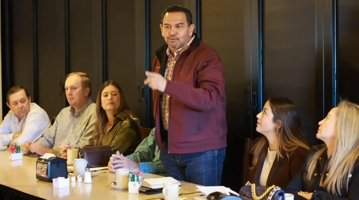 Los aspirantes a la Gubernatura abordan retos agrícolas para fortalecer sus campañas políticas.