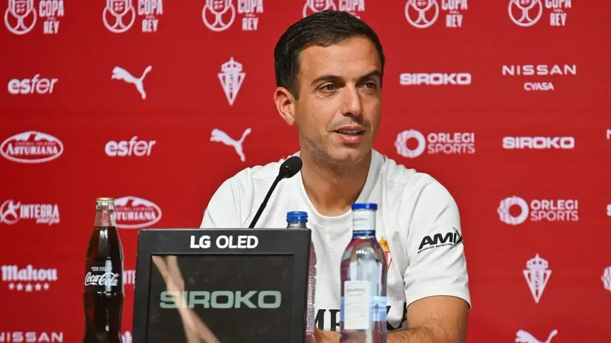 El entrenador del Sporting de Gijón habló sobre su experiencia y la importancia de la afición tras la victoria ante el Almería.