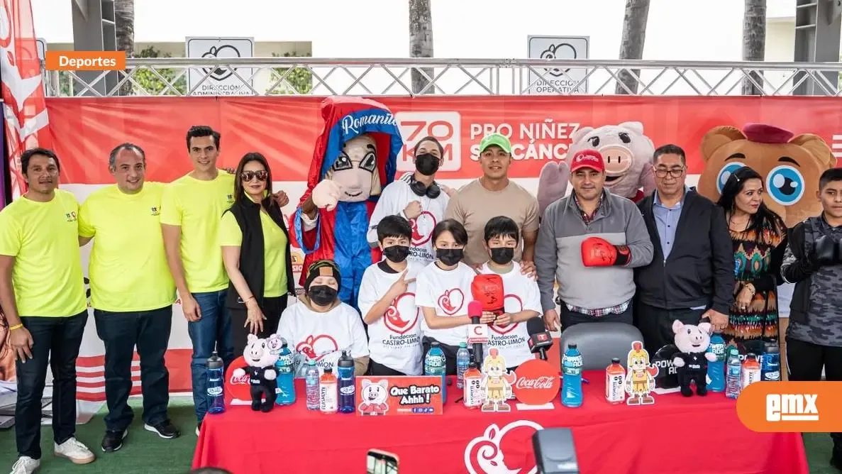 Boxeadores Jaime Munguía y Érik Morales en el anuncio del paseo ciclista solidario.