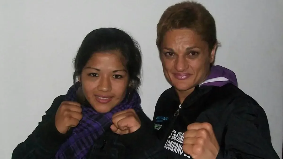 La boxeadora destaca la importancia de crear espacios seguros para mujeres en el deporte.