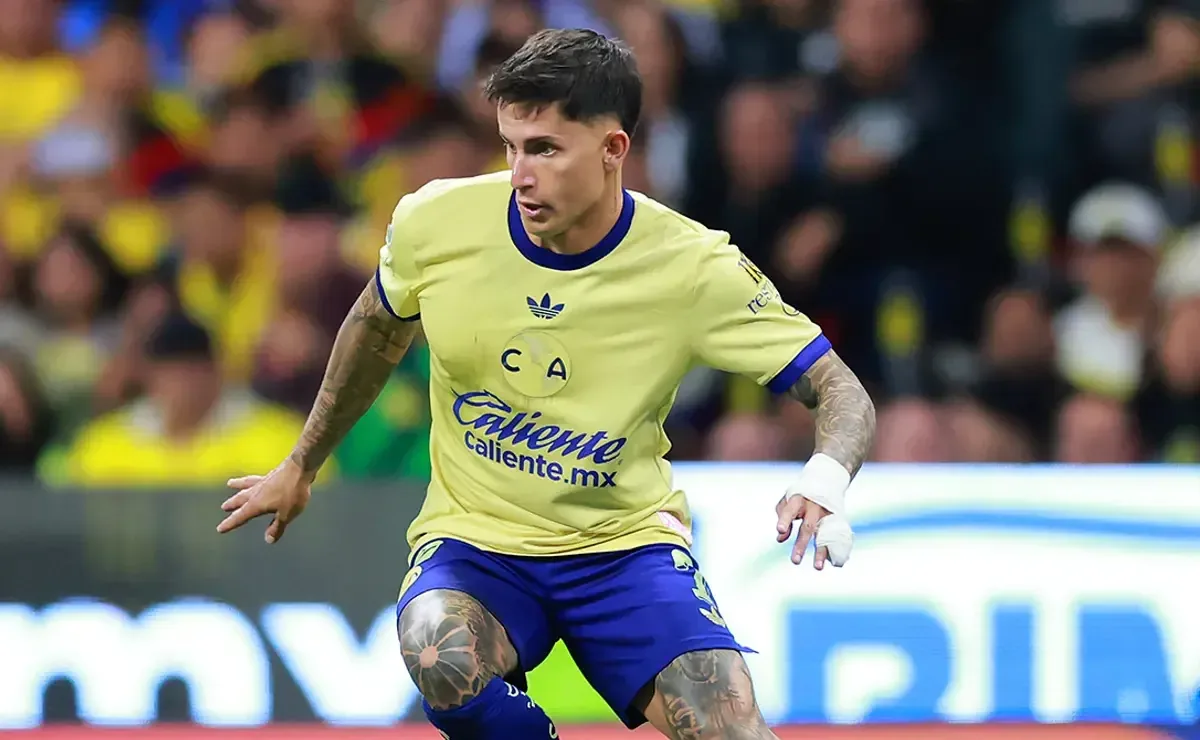 El delantero se mostró feliz por haber optado por continuar su carrera en América.