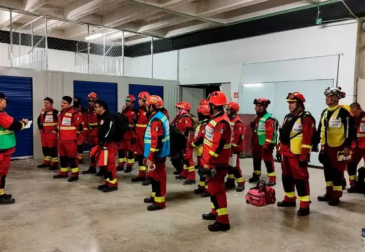 Un grupo de 15 rescatistas de Cancún se suma a labores humanitarias en Venezuela tras devastadores temblores.
