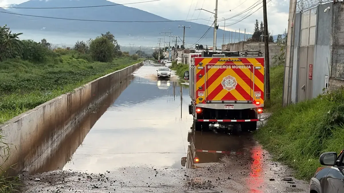 Las brigadas del Gobierno de Morelia asistieron a la ciudadanía tras las intensas lluvias.