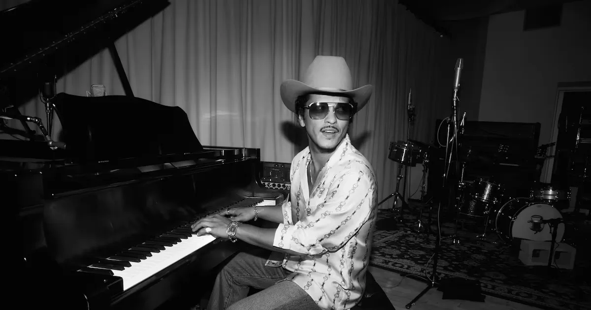Bruno Mars presenta su nuevo sencillo "I Just Might" en un video colorido.