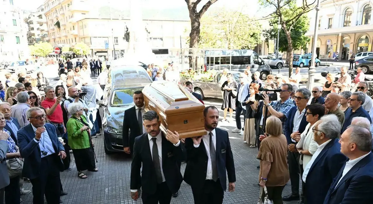 La comunidad despide al médico y político Bruno Ravera, recordando su impacto y dedicación durante su vida.