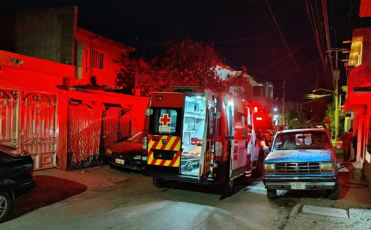 Un hombre bajo efectos de alcohol y drogas golpea a su pareja e hiere a su hija.