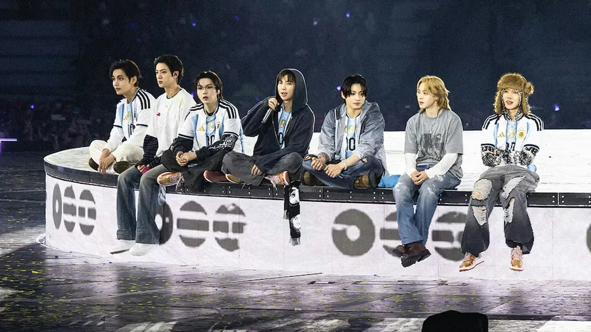 Tras una espera de más de una década, BTS se presenta en Argentina, repletando de emoción a sus seguidores.