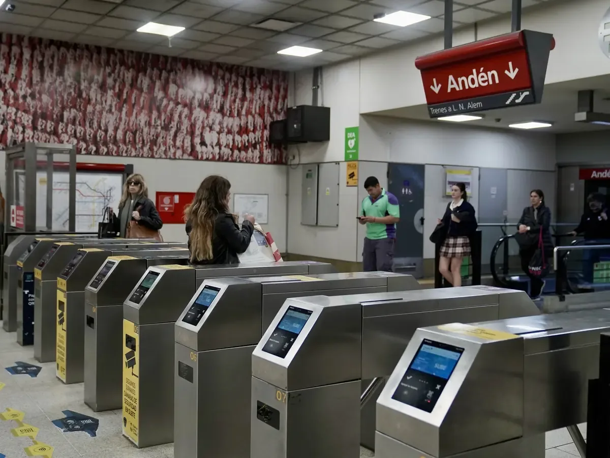 Buenos Aires busca mejorar la experiencia de usuarios en estaciones de subte con nuevos criterios de diseño.