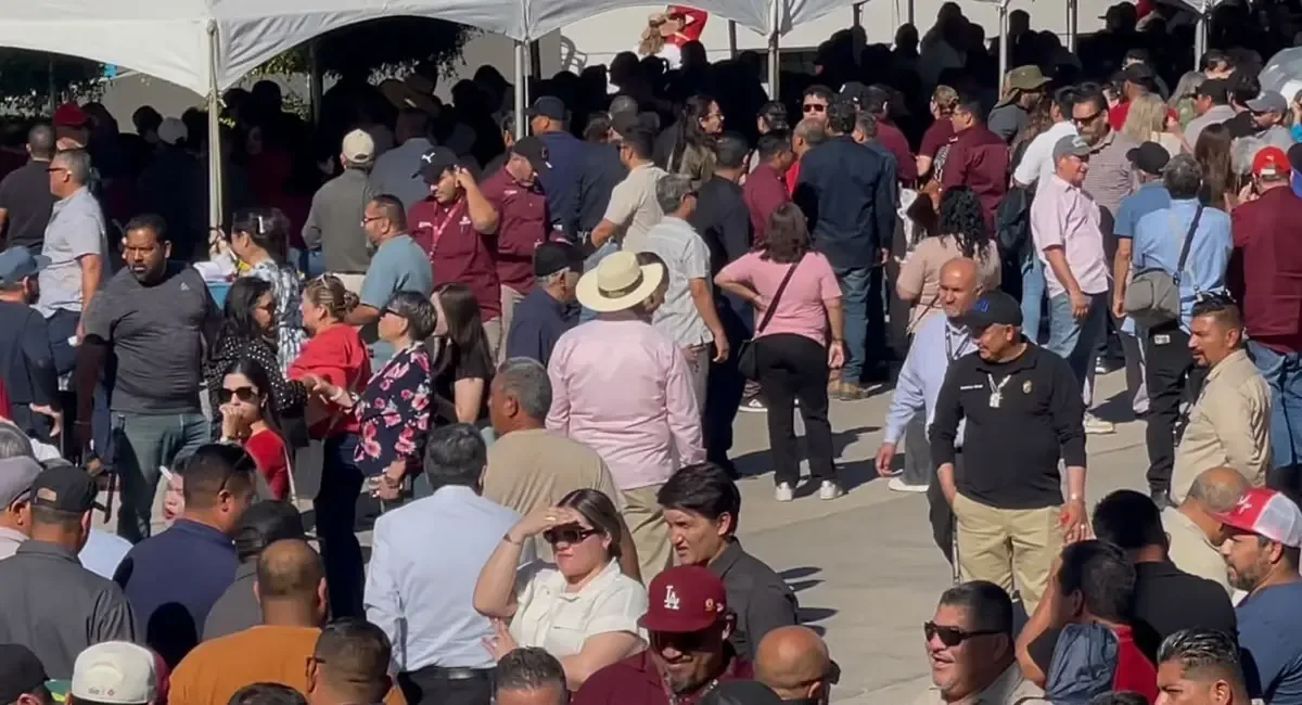 Trabajadores exigen voz en negociaciones salariales con el Gobierno del Estado.