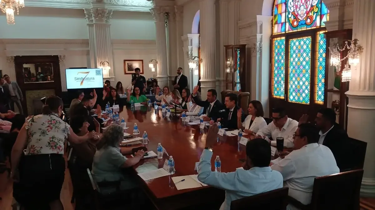 La reforma busca modificar la reelección y fortalecer la paridad de género en los ayuntamientos.