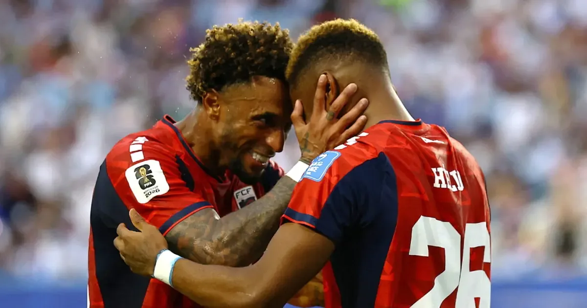 La selección caboverdiana marca sus primeros goles en un mundial durante el empate 2-2 con Uruguay.