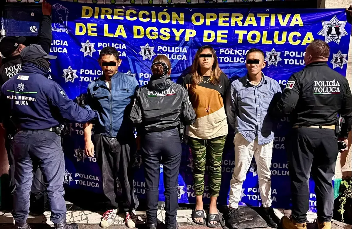 La policía municipal detuvo a los sospechosos en dos operativos diferentes en la capital mexiquense.