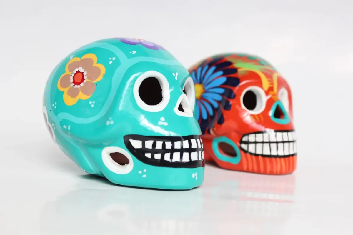 La tradición de las calaveritas de azúcar se ve amenazada por aumentos de insumos y competencia desleal en el mercado.